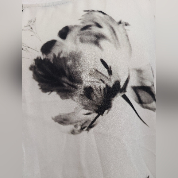 Express size M white blouse - Picture 10 of 10